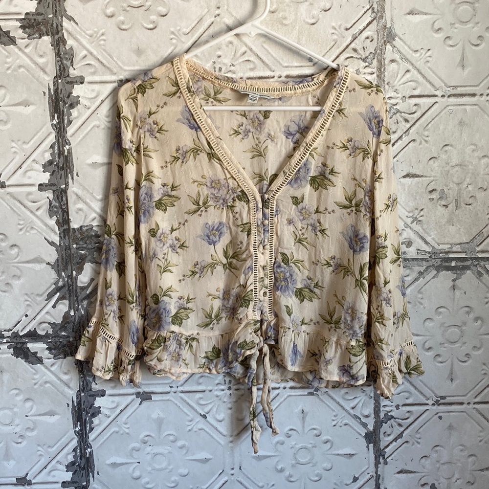 American eagle boho adorable Flowy button up ruffle crop